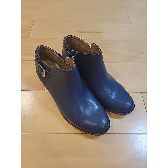 New Vionic Millie Leather Ankle Boots US 7.5 Navy Buckle Zip Low Heel Orthotic - Picture 1 of 9
